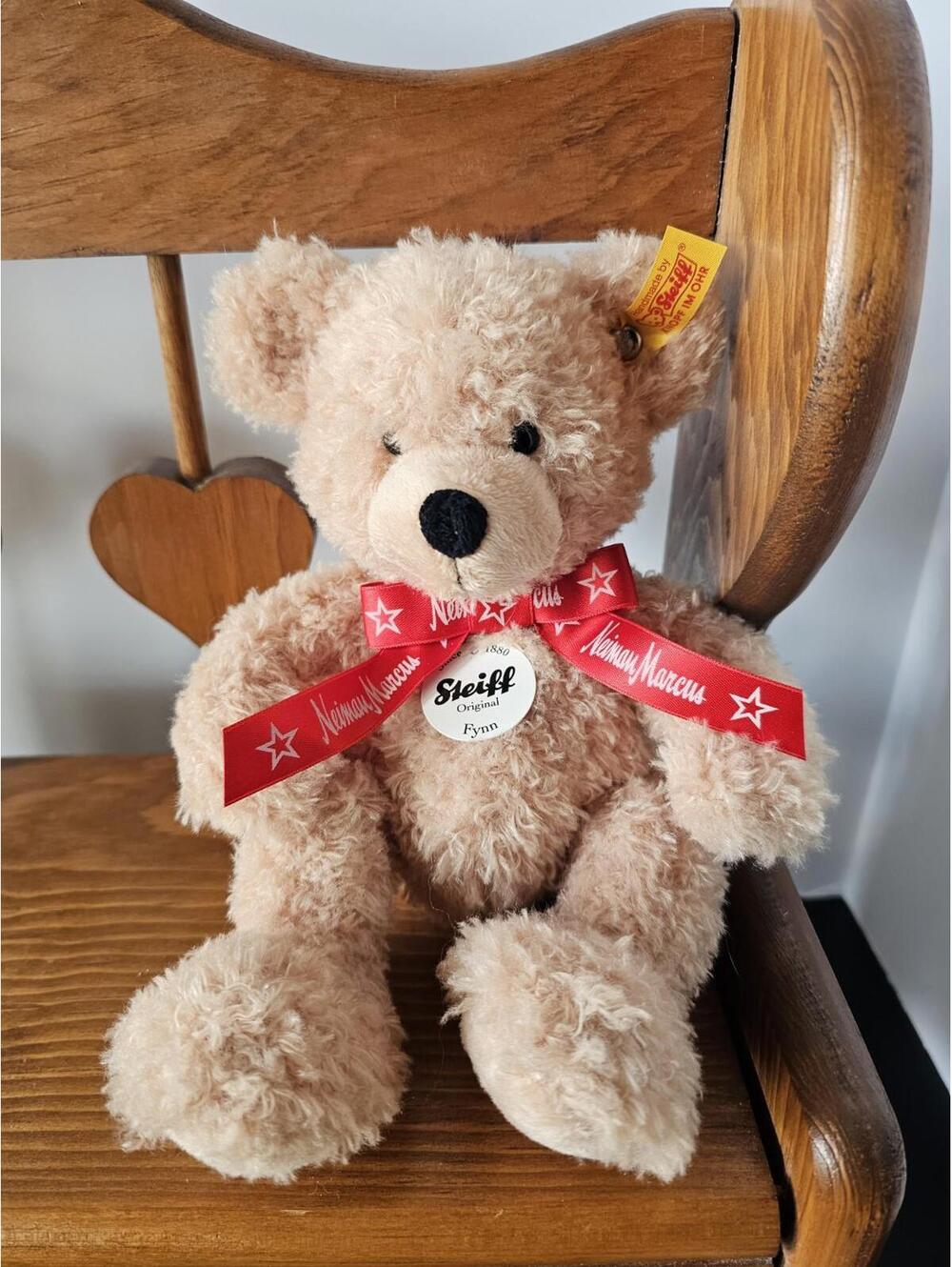 Steiff Fynn teddy bear, a collectible plush toy signature "Button In Ear Tag:
